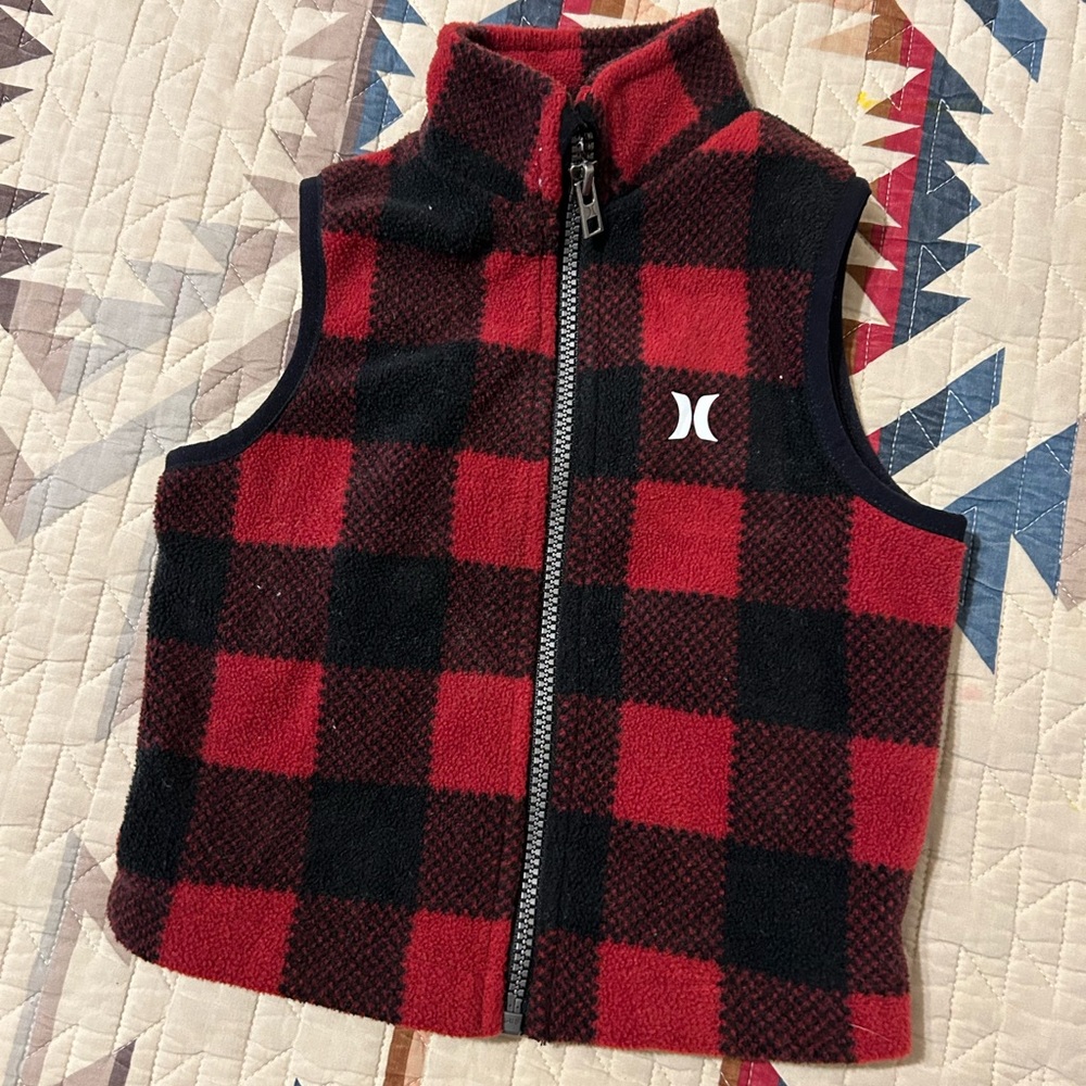 Hurley fleece red and black 18 M vest